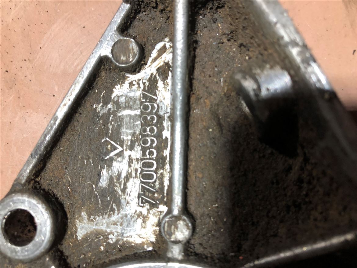 Renault Megane Laguna 1.8-2.0 Motor Ön Kapağı Flanşı (7700598397)