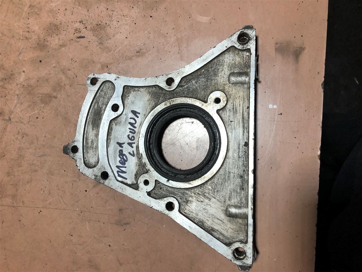 Renault Megane Laguna 1.8-2.0 Motor Ön Kapağı Flanşı (7700598397)