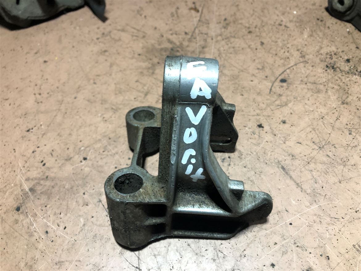 Skoda Favorit Şanzıman Takozu Bağlantı Braketi