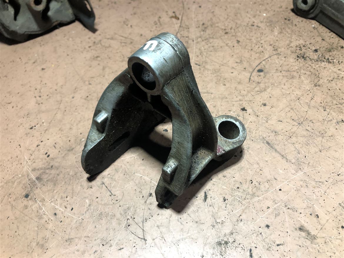 Skoda Favorit Şanzıman Takozu Bağlantı Braketi