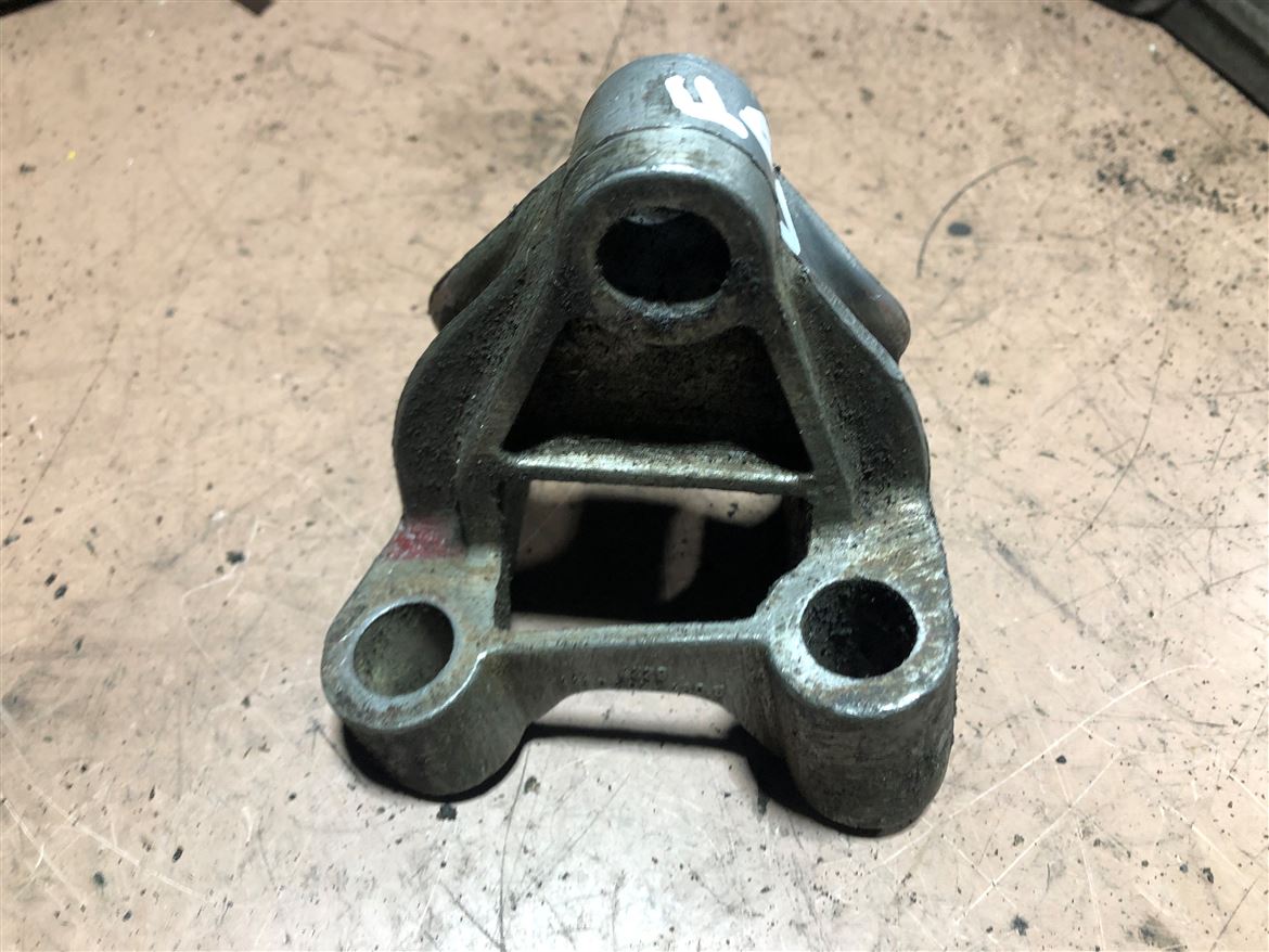 Skoda Favorit Şanzıman Takozu Bağlantı Braketi