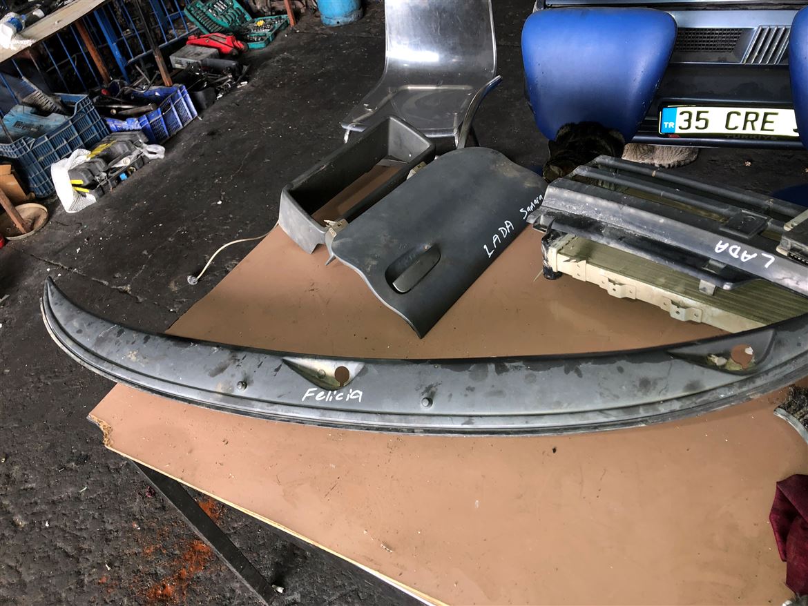 Skoda Felicia Ön Cam Izgarası fiyatı