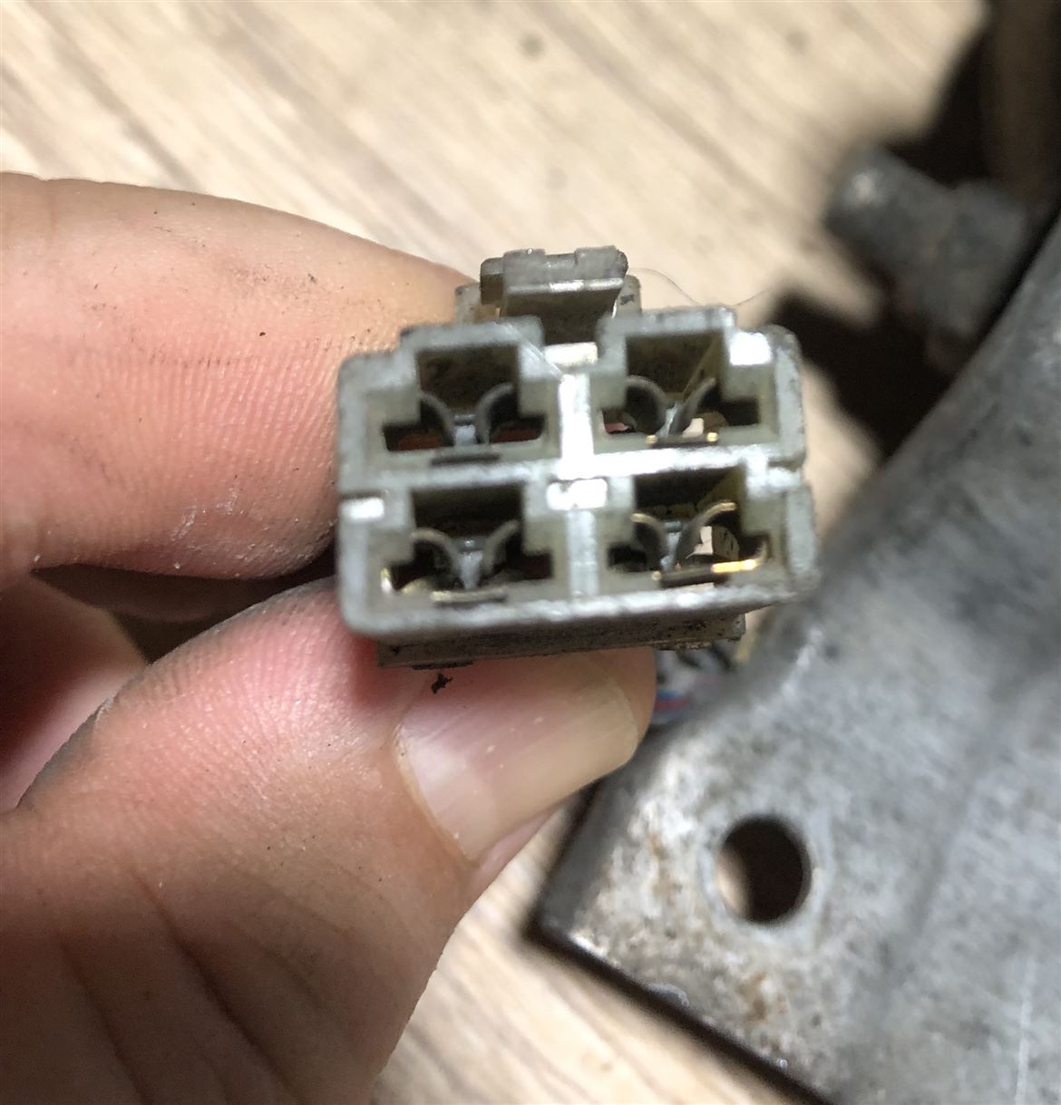 Suzuki Carry Damas 1985-1999 Ön Cam Silecek Motoru