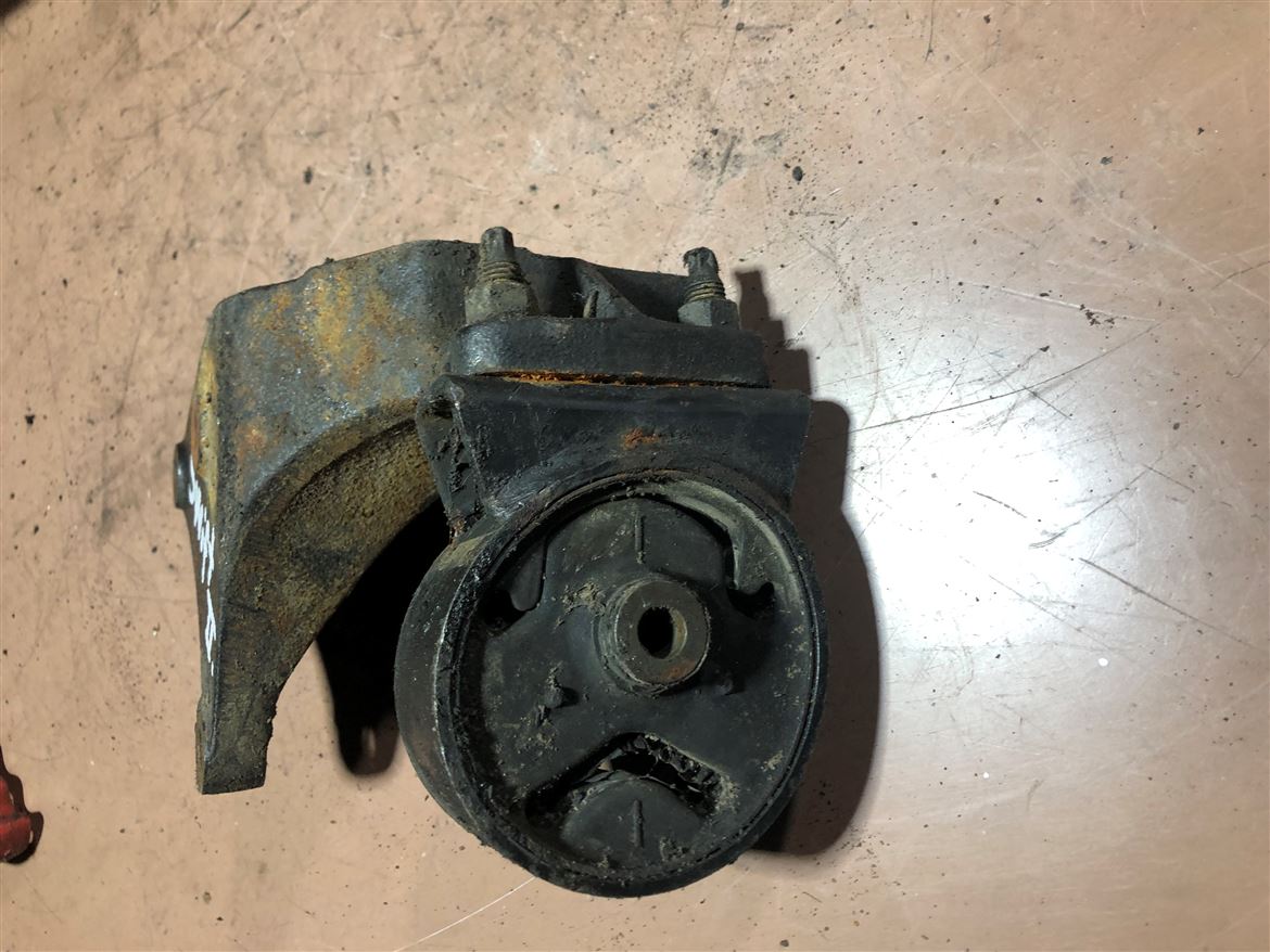 Suzuki Swift 1990-2000 Şanzıman Takozu Braketi
