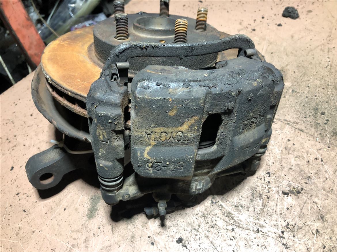 Toyota Canina Corona 1993-1998 Sol Ön Taşıyıcı Disk Porya