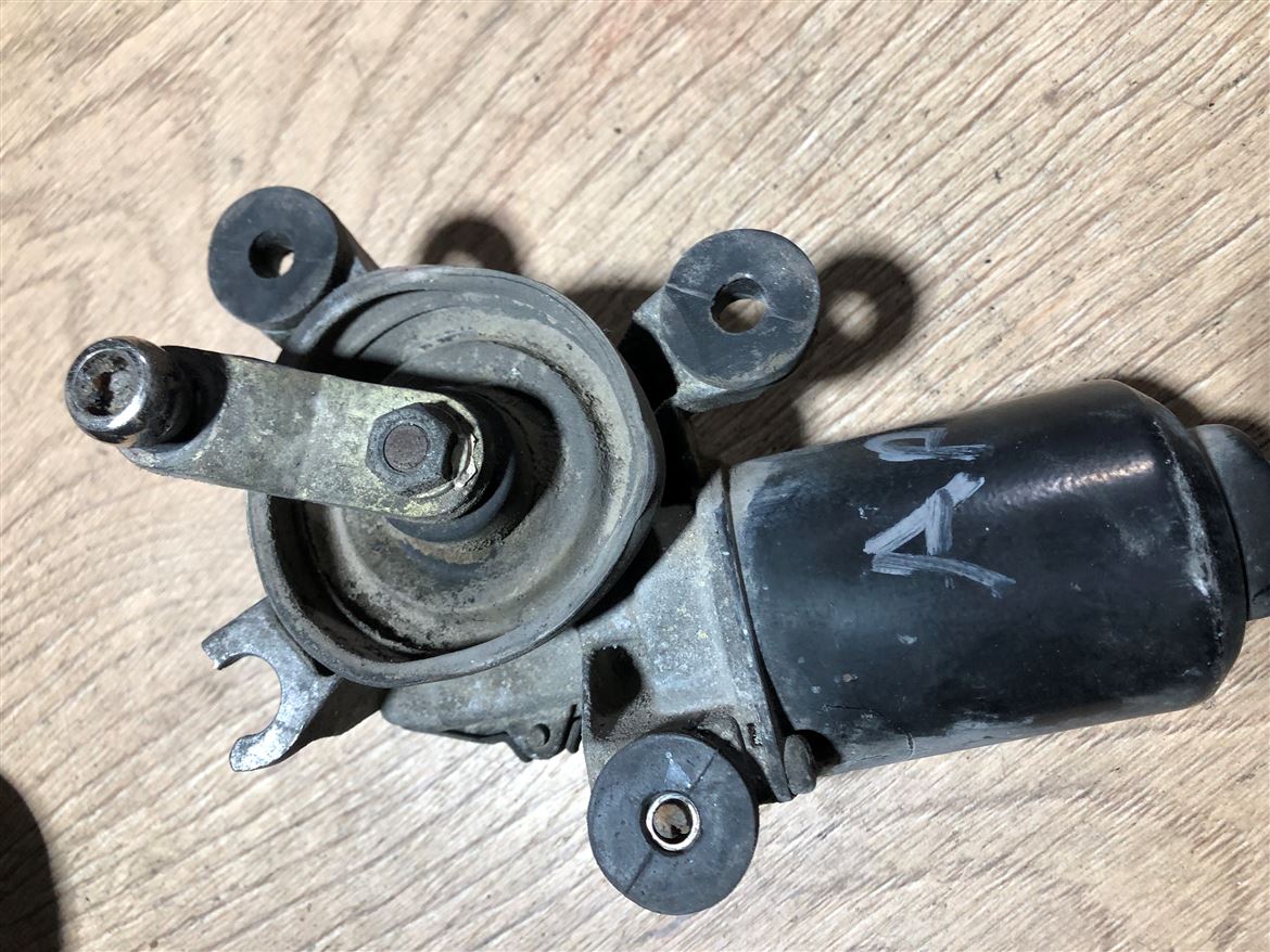 Toyota Corolla 1987-1992 Ön Cam Silecek Motoru (DENSO)