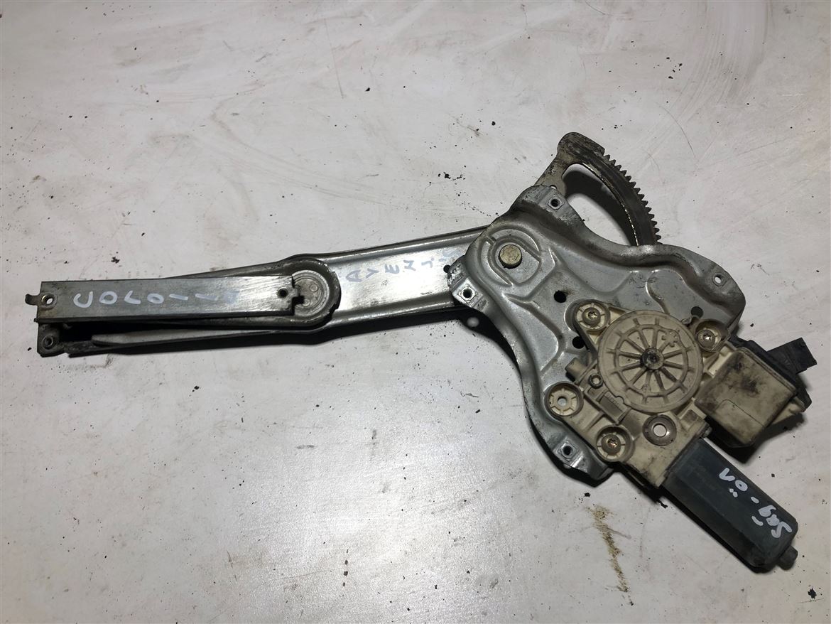 Toyota Corolla Avensis 2001-08 Sağ Ön Kapı Cam Krikosu