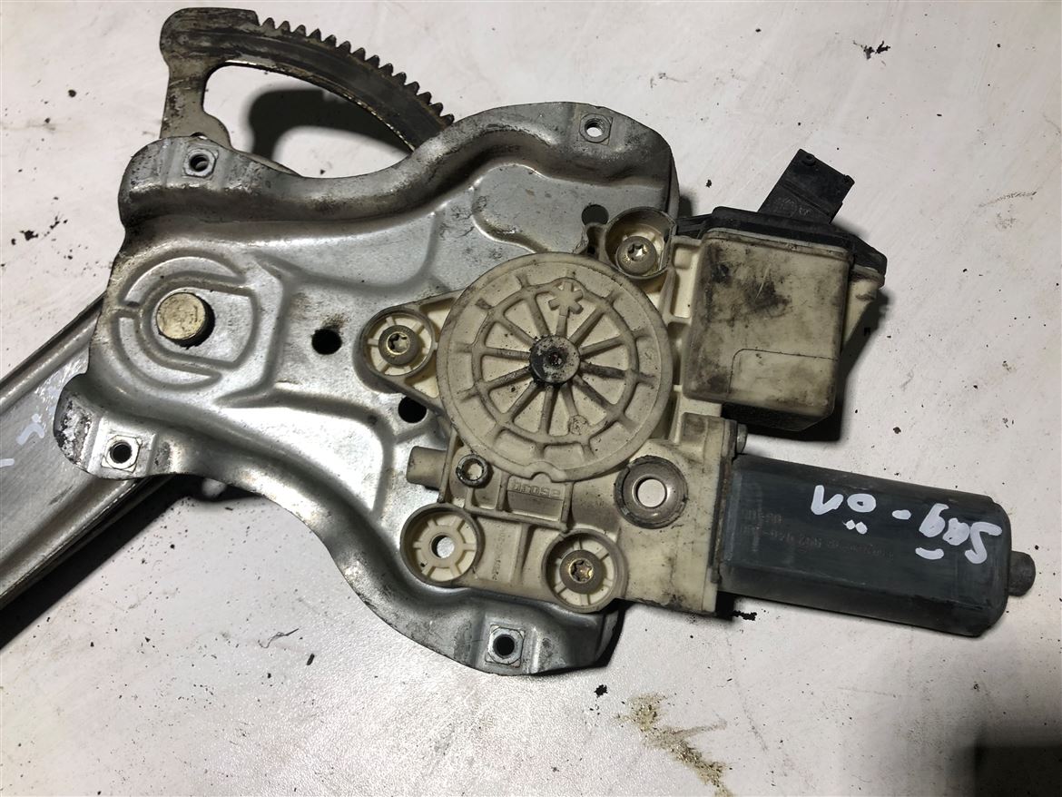Toyota Corolla Avensis 2001-08 Sağ Ön Kapı Cam Krikosu