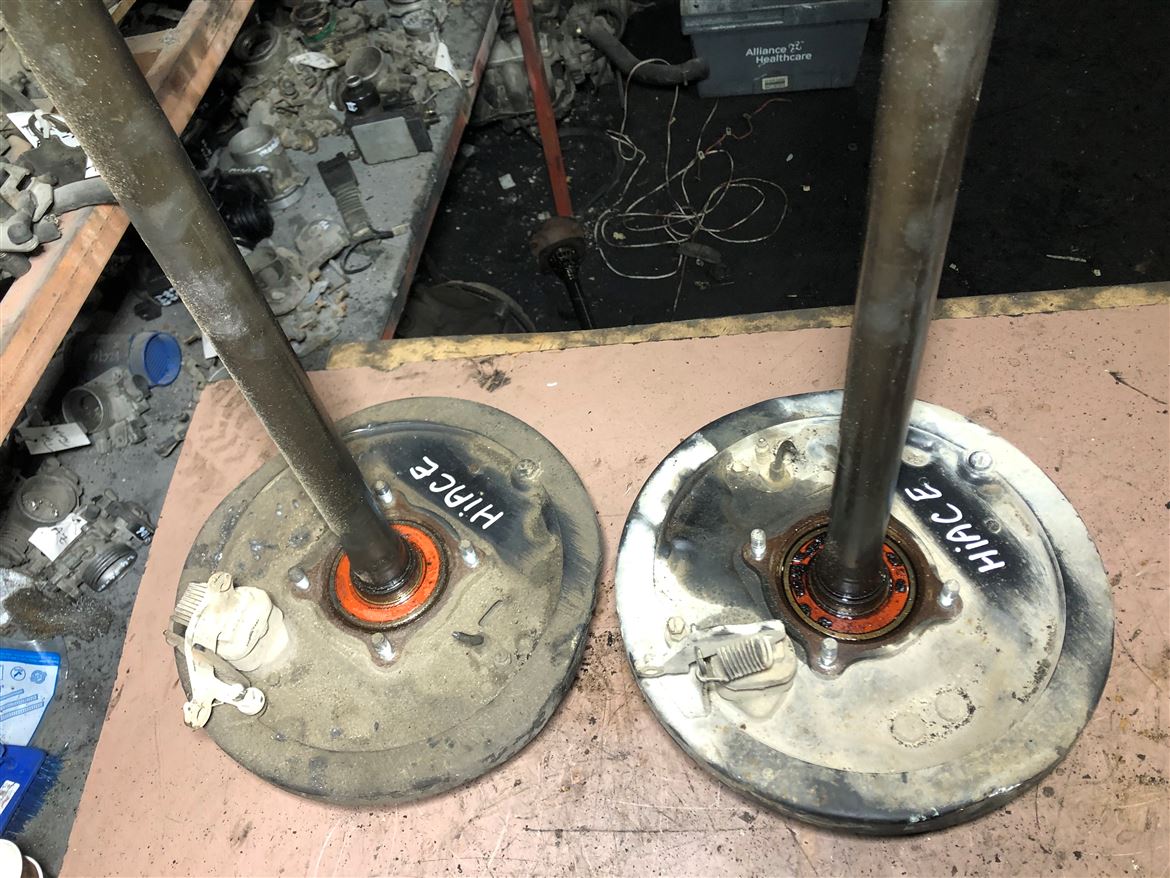 Toyota Hiace Arka Sağ Sol Aks Taşıyıcı Kampana Fren Tablası