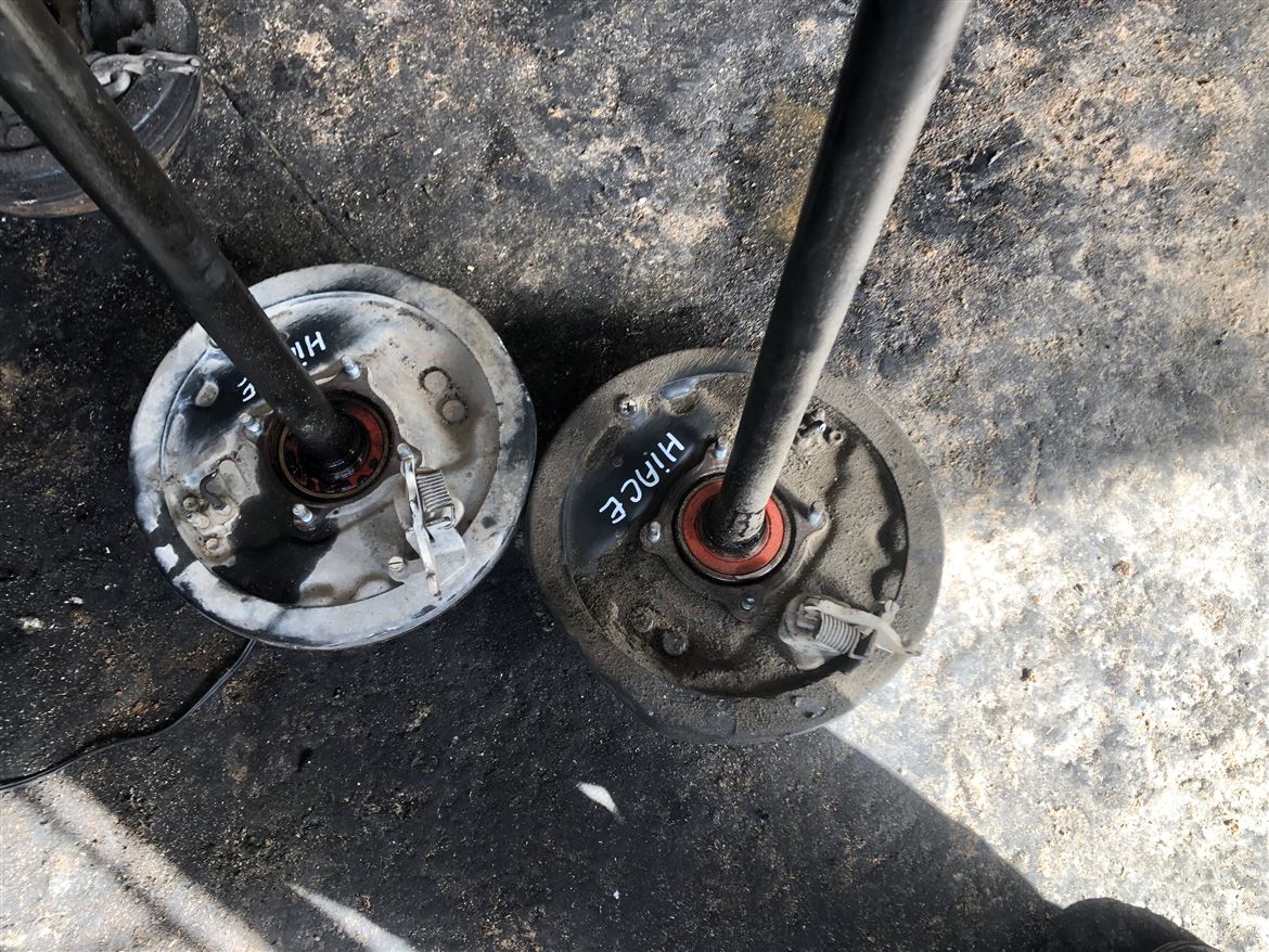 Toyota Hiace Arka Sağ Sol Aks Taşıyıcı Kampana Fren Tablası