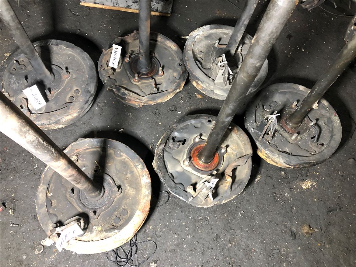 Toyota Hiace Arka Sağ Sol Aks Taşıyıcı Kampana Fren Tablası