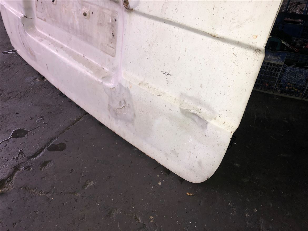 Toyota Hiace Bagaj Kapağı (Kusurlu) (2)