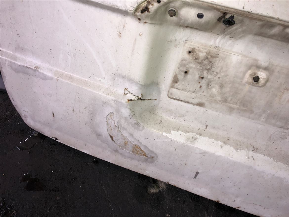 Toyota Hiace Bagaj Kapağı (Kusurlu) (3)