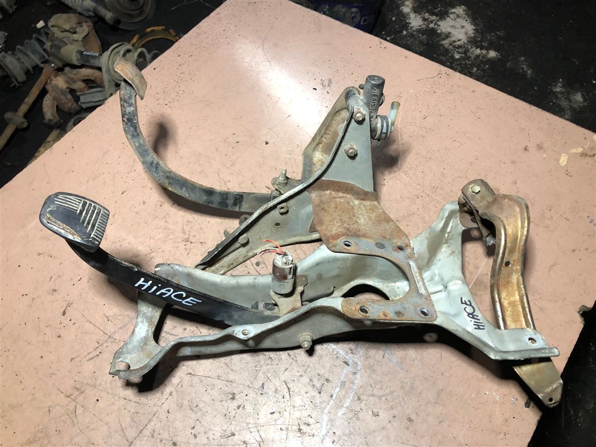 Toyota Hiace Pedal Takımı (Fren - Debriaj)