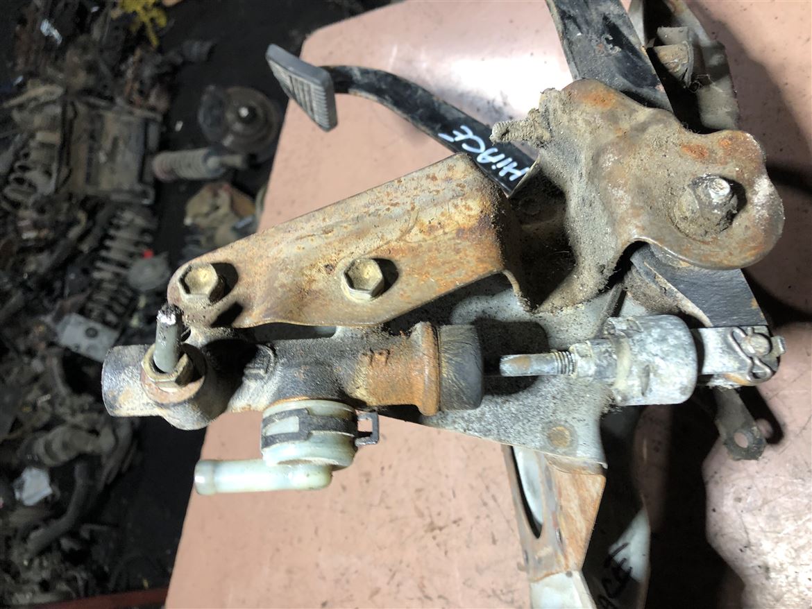 Toyota Hiace Pedal Takımı (Fren - Debriaj)