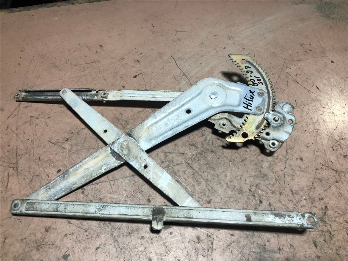 Toyota Hilux 1990-1997 Manuel Sol Ön Kapı Cam Krikosu