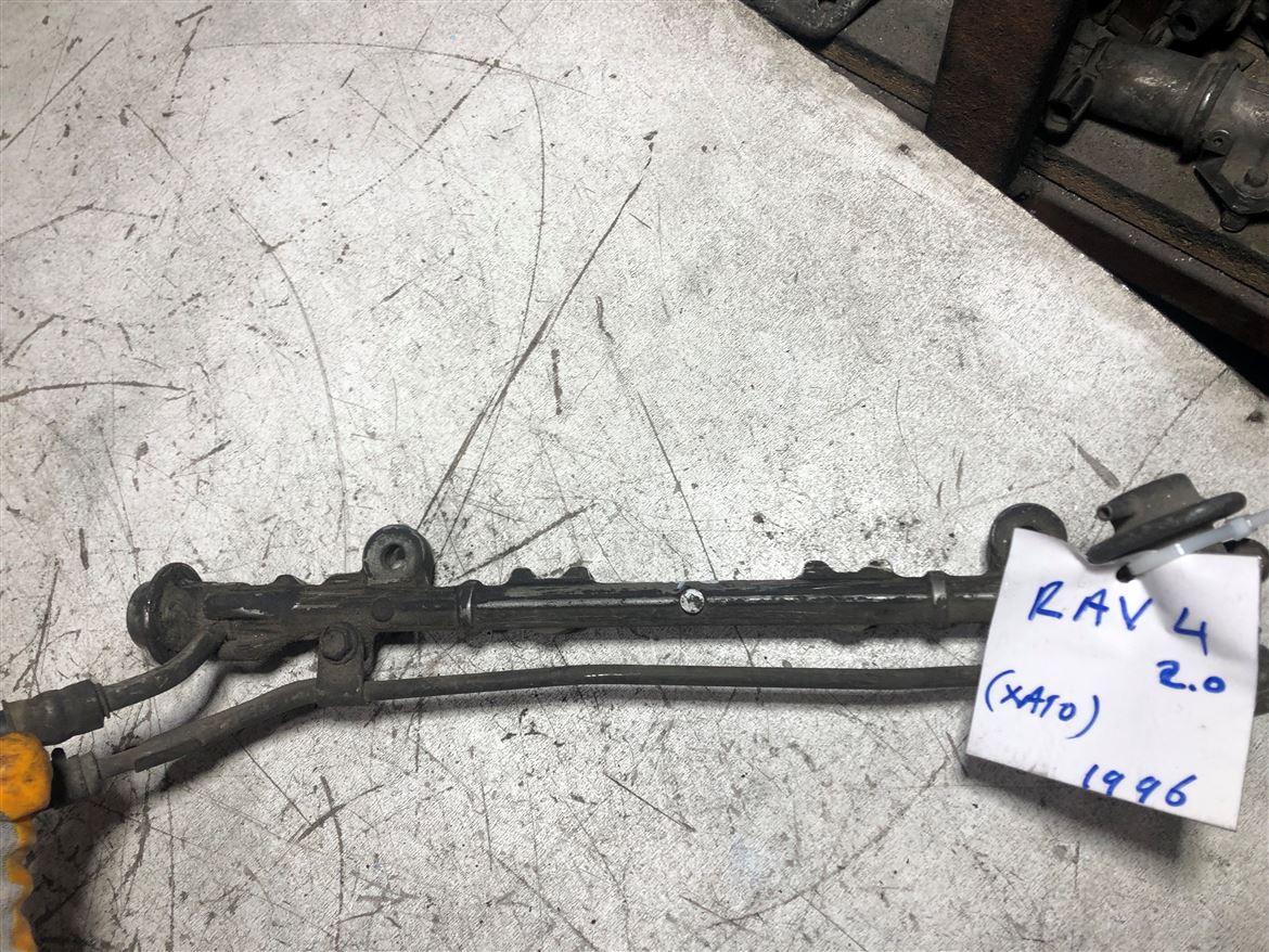 Toyota RAV4 2.0 1996 (XA110) Enjektör Kütüğü