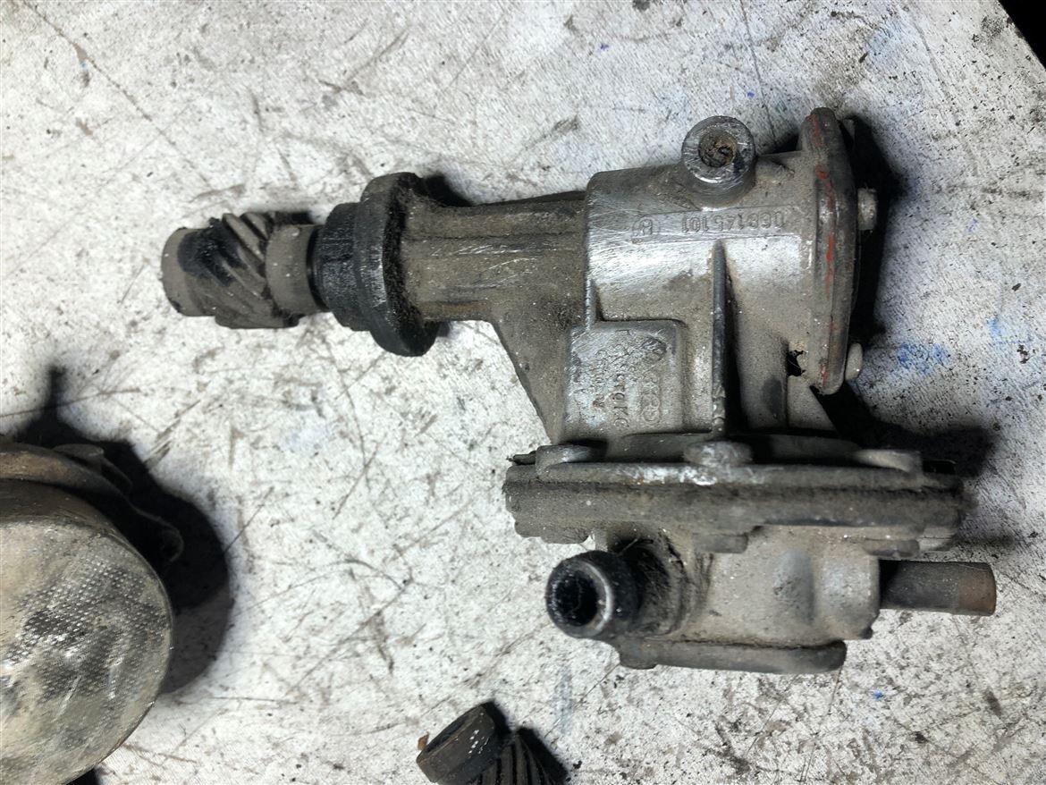 Volkswagen Golf Jetta Audi 80-90-100 Vakum Pompası 068145101