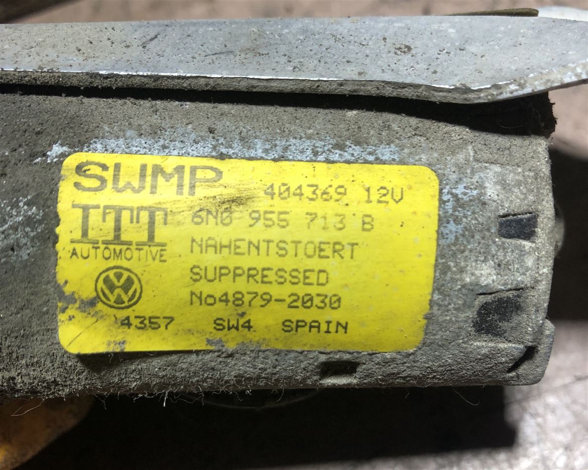 Volkswagen Polo Arka Cam Silecek Motoru