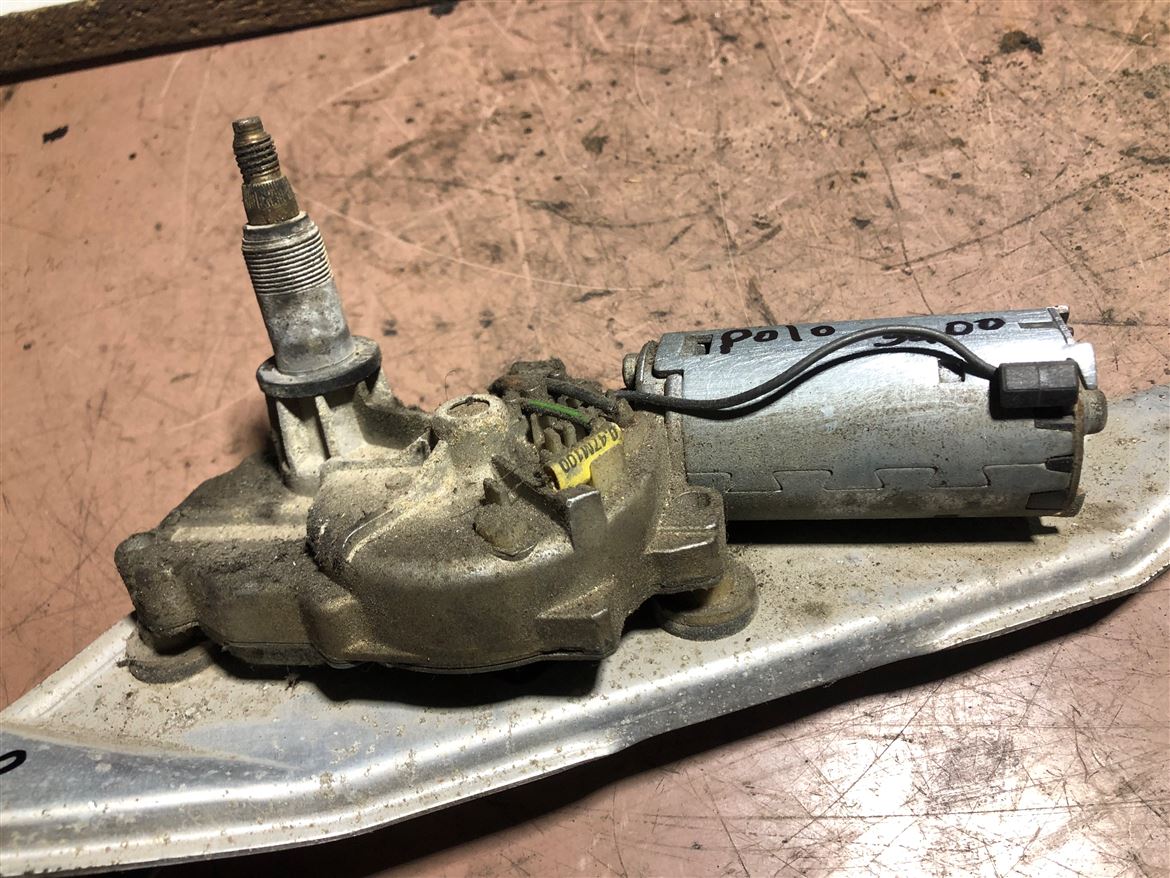 Volkswagen Polo Arka Cam Silecek Motoru