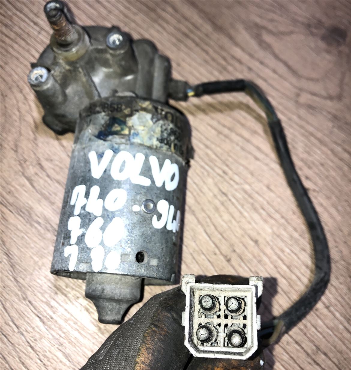 Volvo 740 760 780 940 Ön Cam Silecek Motoru (2)