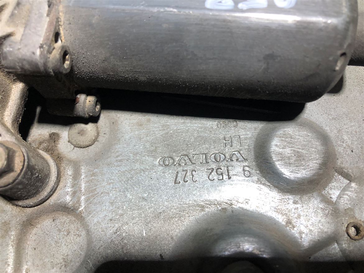 Volvo 850 Sol Arka Kapı Cam Krikosu (2)