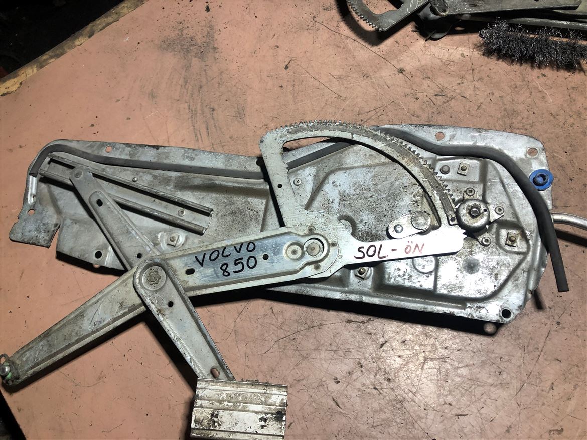 Volvo 850 Sol ÖN Kapı Cam Krikosu