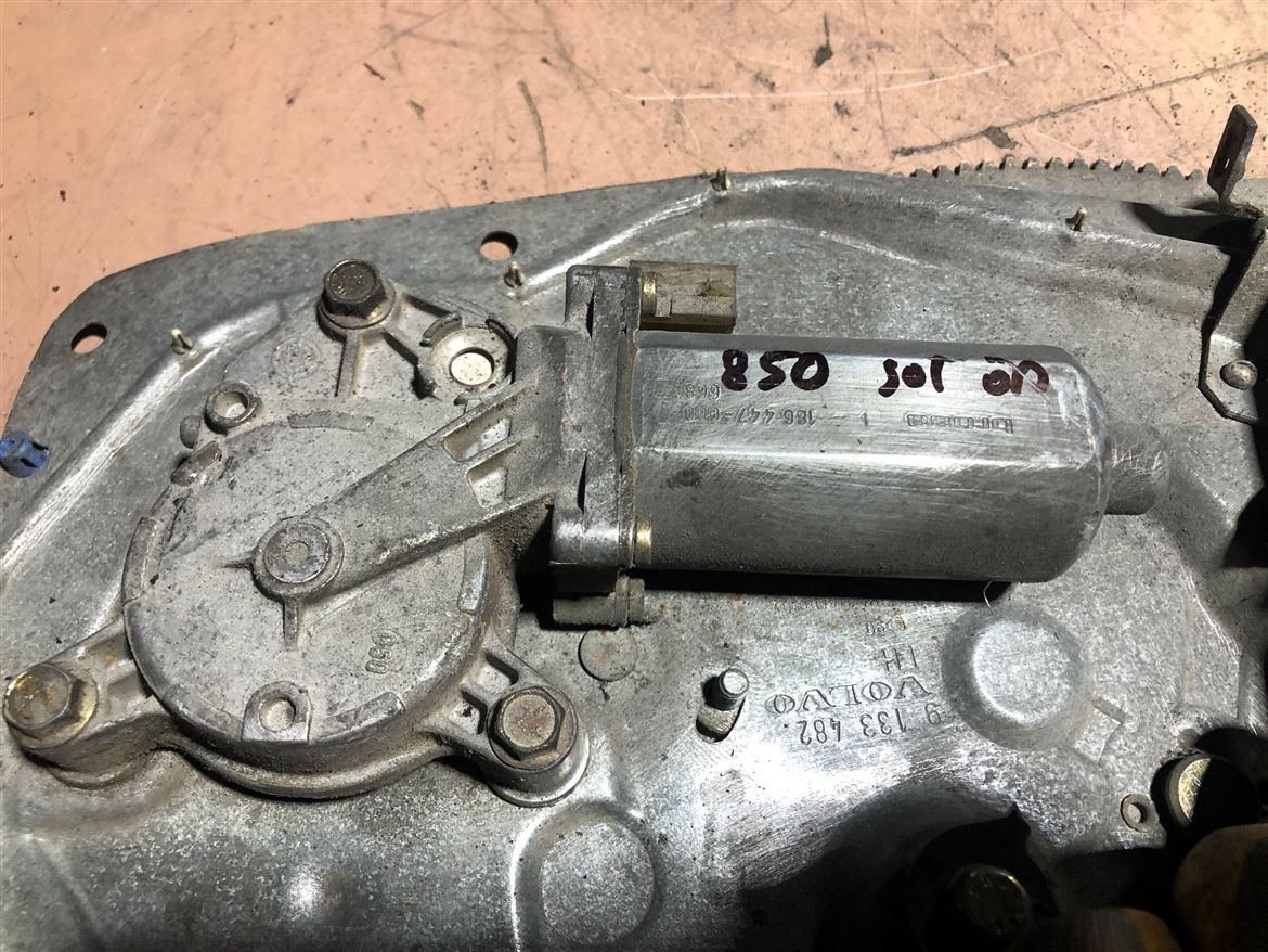 Volvo 850 Sol ÖN Kapı Cam Krikosu