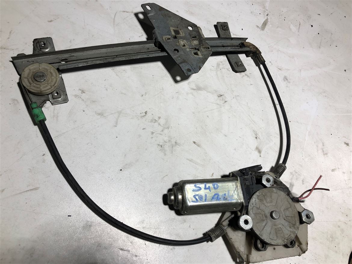 Volvo S40 V40 Sol Arka Kapı Cam Krikosu