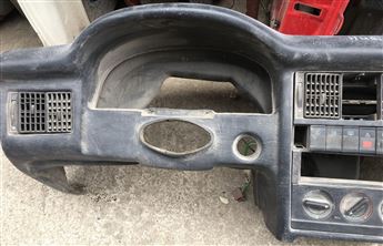 Audi 80 1989-1995 Göğüslük Torpido