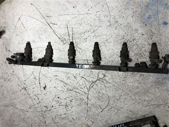 BMW E34 (M20B25 ) Enjektör Kütüğü