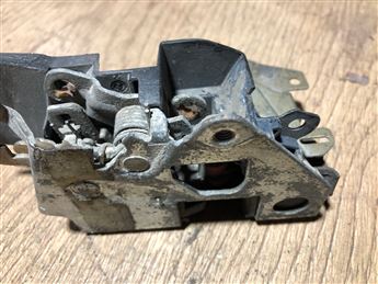 BMW E34 Sol Arka Kapı Kilidi