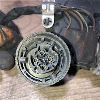 BMW E36 Ön Cam Silecek Motoru (2)