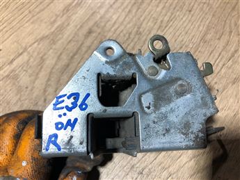 BMW E36 Sağ Ön Kapı Kilidi