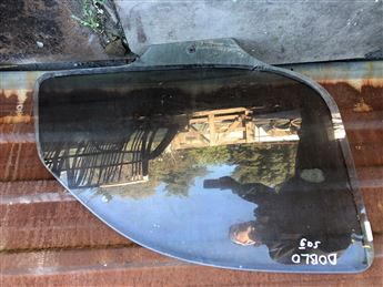 Fiat Doblo Sağ Ön Kapı Camı