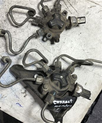 Ford Connect Focus 1.8 TDCI Yakıt Dağıtıcısı 4M5Q9D280DB