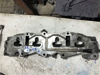 Ford Escort 1.6 Enjektör Flanşı