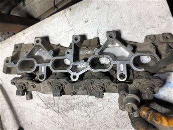 Ford Escort 1.6 Enjektör Kütüğü 938F-9D280