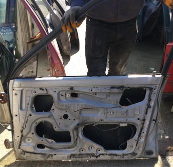 Ford Festiva Sağ Ön Kapı