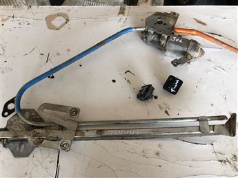 Ford Taunus Elektrikli Sol Ön Cam Krikosu