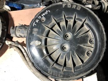 Ford Taunus Hava Filtre Kutusu
