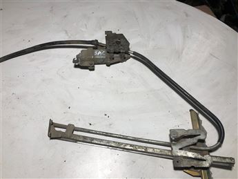 Ford Taunus Sağ Ön Kapı Cam Krikosu