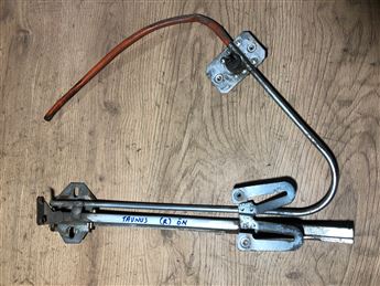 Ford Taunus Sağ Ön Kapı Manuel Cam Krikosu