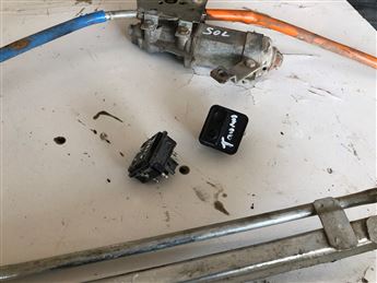 Ford Taunus Sağ Sol Ön Cam Açama Kapama Düğmesi (2)