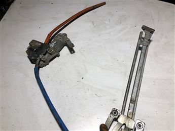 Ford Taunus Sol Ön Kapı Cam Krikosu