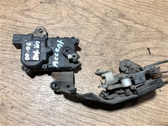 Hyundai Accent Milenyum 2000-2006 Sol Ön Kapı Kilidi