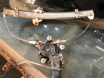 Hyundai Accent Sol Ön Kapı Cam Krikosu