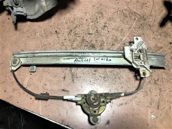 Hyundai Accent (Yumurta Kasa) Sol Arka Cam Krikosu