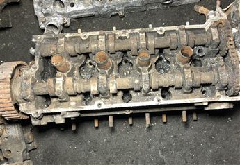 Hyundai Elantra .....  Motor Silindir Kapağı