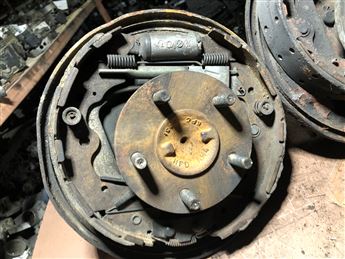 Hyundai Starex Arka Sağ Aks Taşıyıcı Fren Tablası